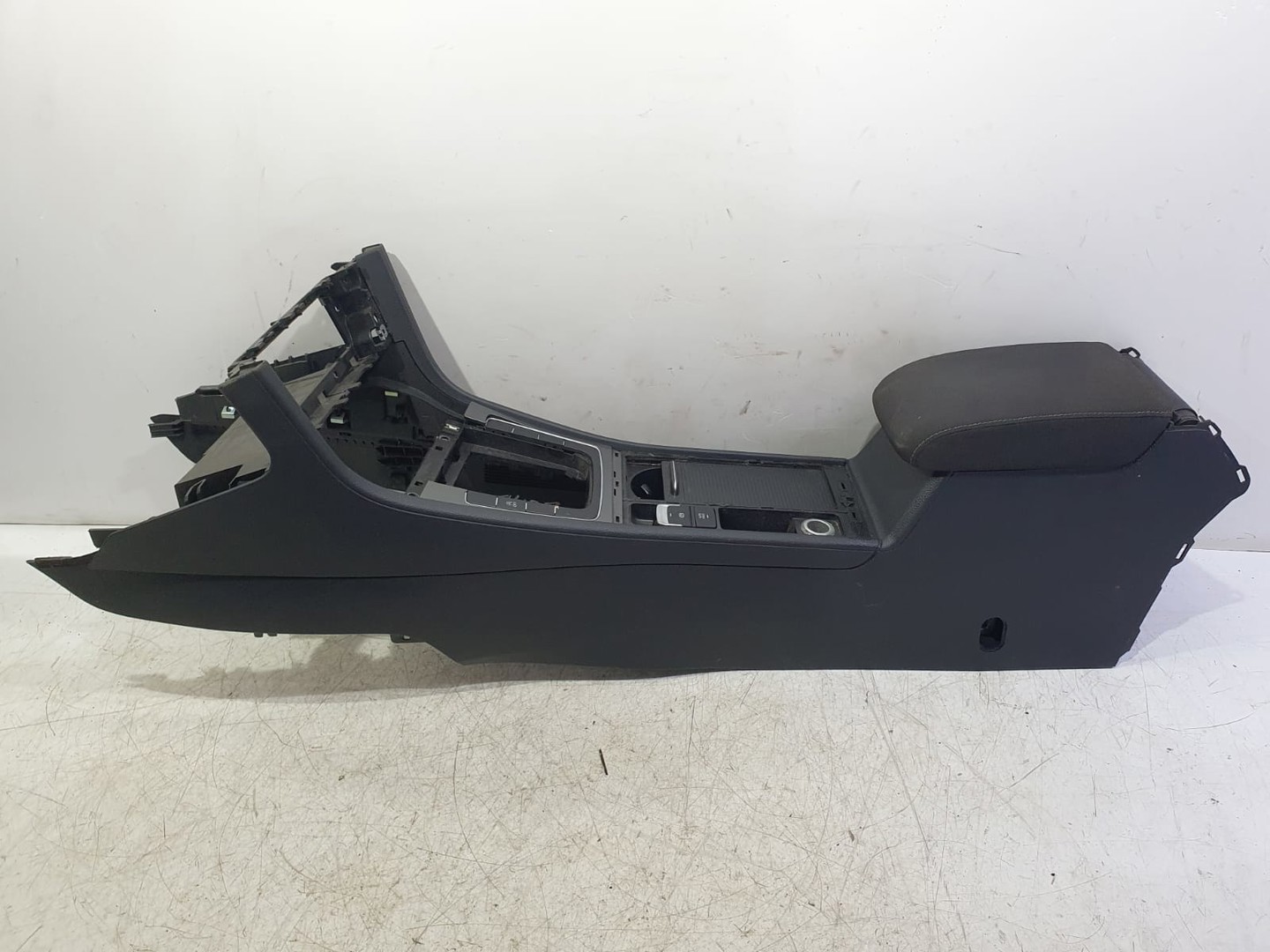 Consola centrala Volkswagen Golf 7 (2012 - 2017)