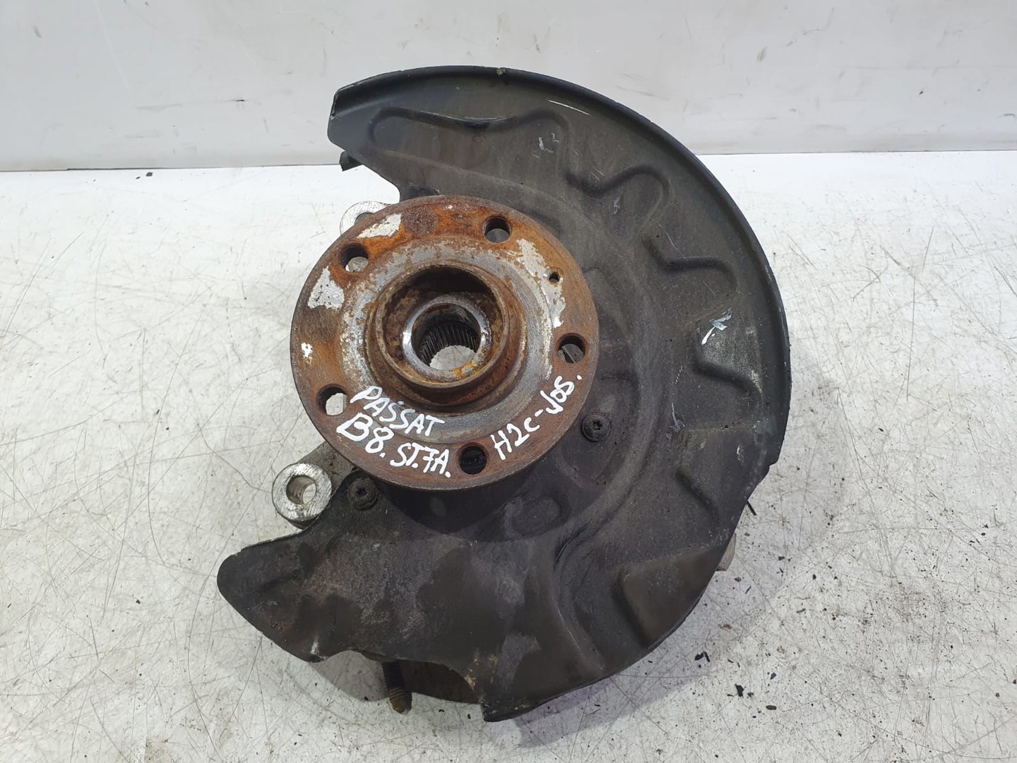 Fuzeta stanga fata 5q0407257c Volkswagen Passat B8 (2014 - 2020)