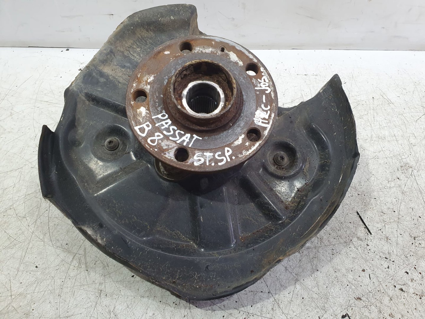 Fuzeta stanga spate 3q0505435m Volkswagen Passat B8 (2014 - 2020)
