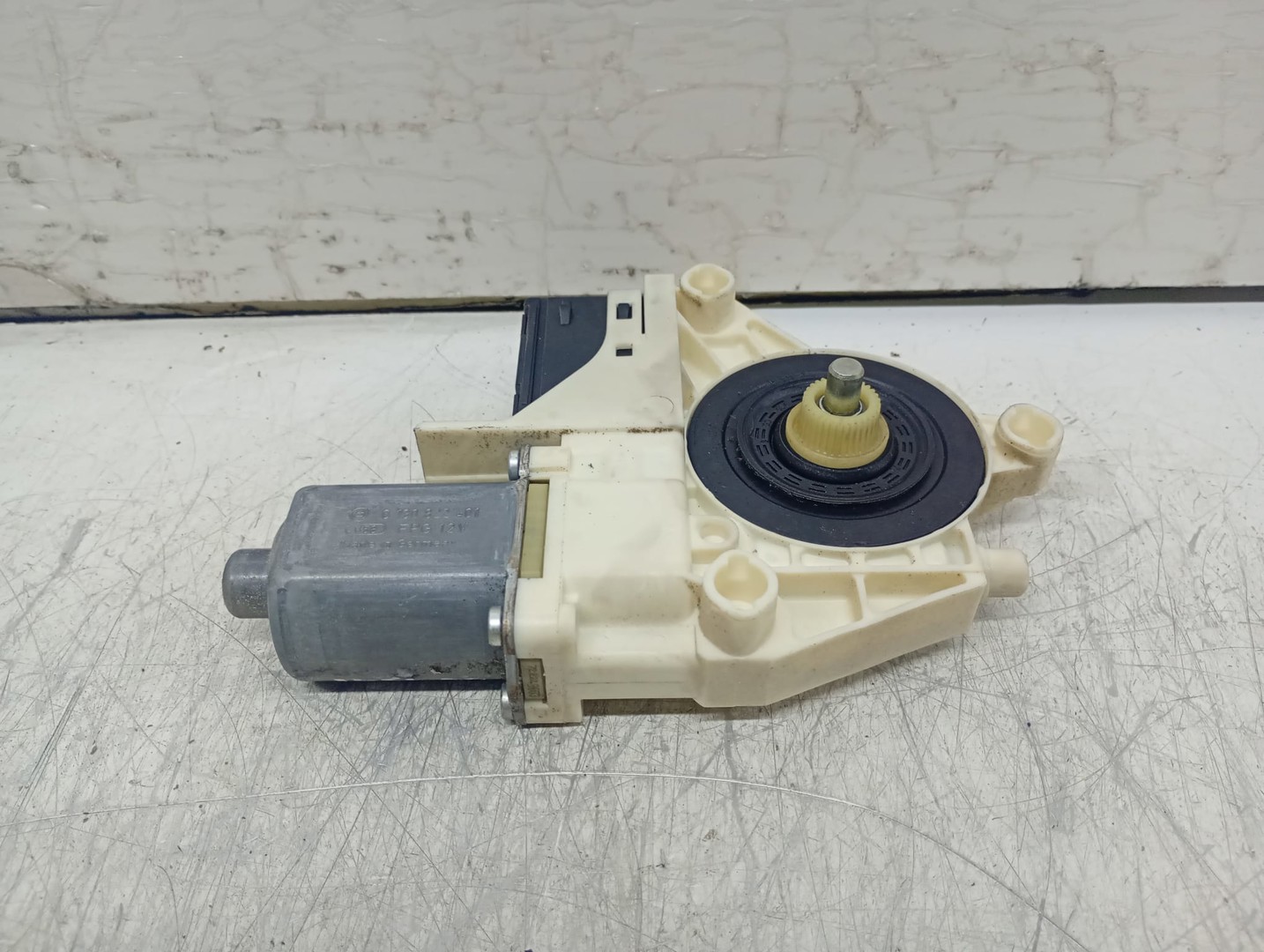 Motoras geam dreapta spate 827310001R Renault Laguna 3 (2007 - 2011)