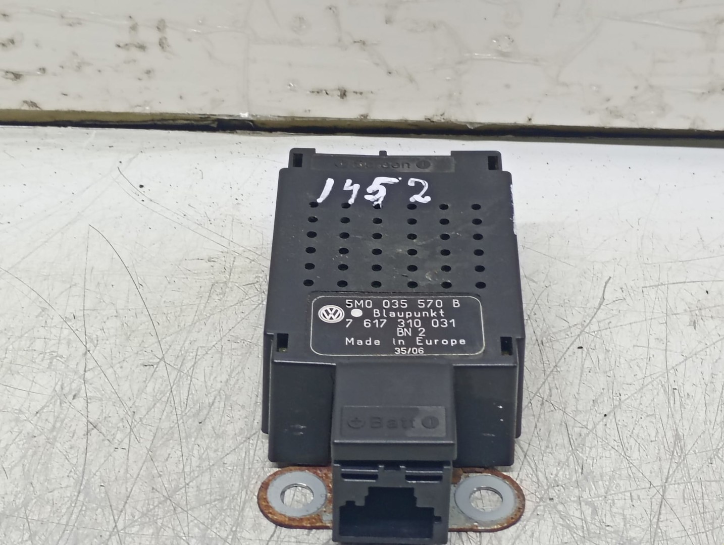 Amplificator antena 5M0035570B Volkswagen Golf 5 (2003 - 2009)