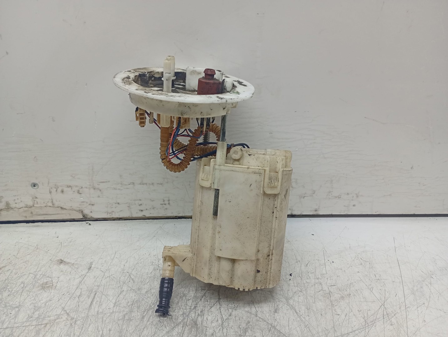 Pompa combustibil rezervor 8k0919050D Volkswagen Golf 5 (2003 - 2009)
