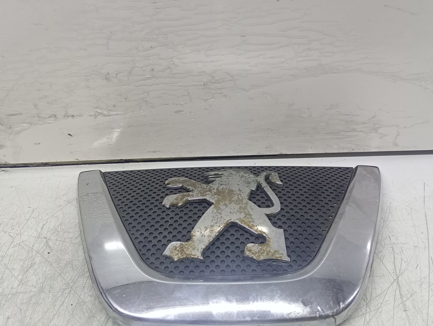 Emblema logo 7415A104-01 Peugeot 4007 1 (2007 - 2012)