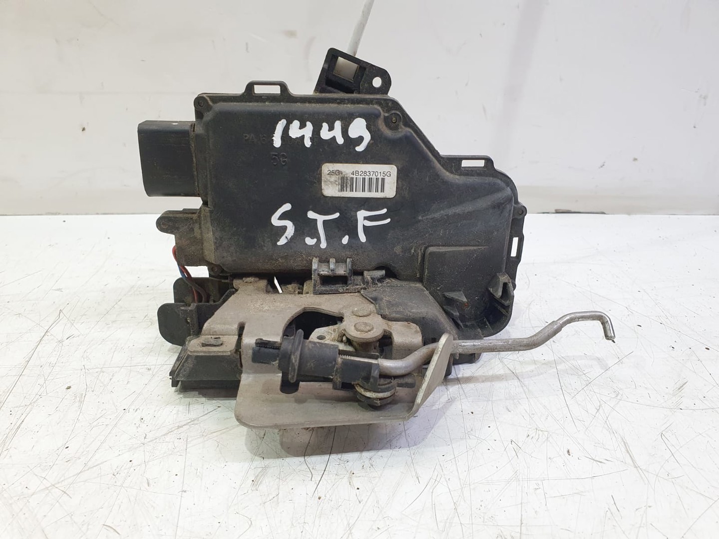 Broasca stanga fata 4b2837015g Audi A6 4B/C5 (facelift) (2001 - 2004)