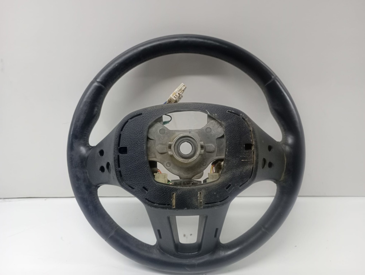 Volan in 3 spite cu comenzi 56110-3u990eQ Kia Sportage 3 (2010 - 2014)