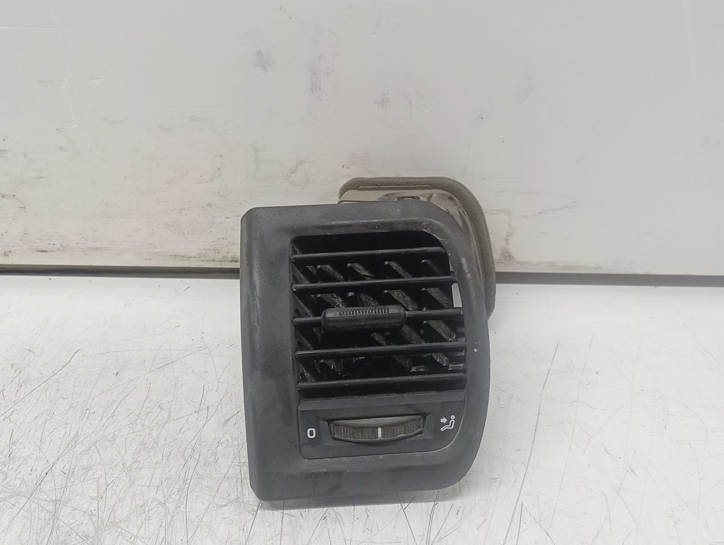 Grila ventilatie 5J0819701D Skoda Fabia 5J (2007 - 2010)