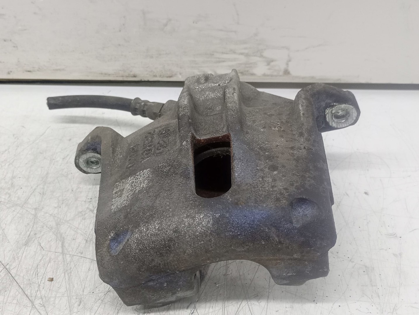 Etrier dreapta fata 0204Y01132 Peugeot 208 1 (2012 - 2016)