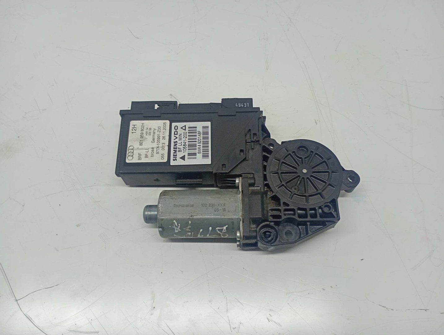 Motoras geam dreapta fata 8e1959802h Audi A4 B7 (2004 - 2008)