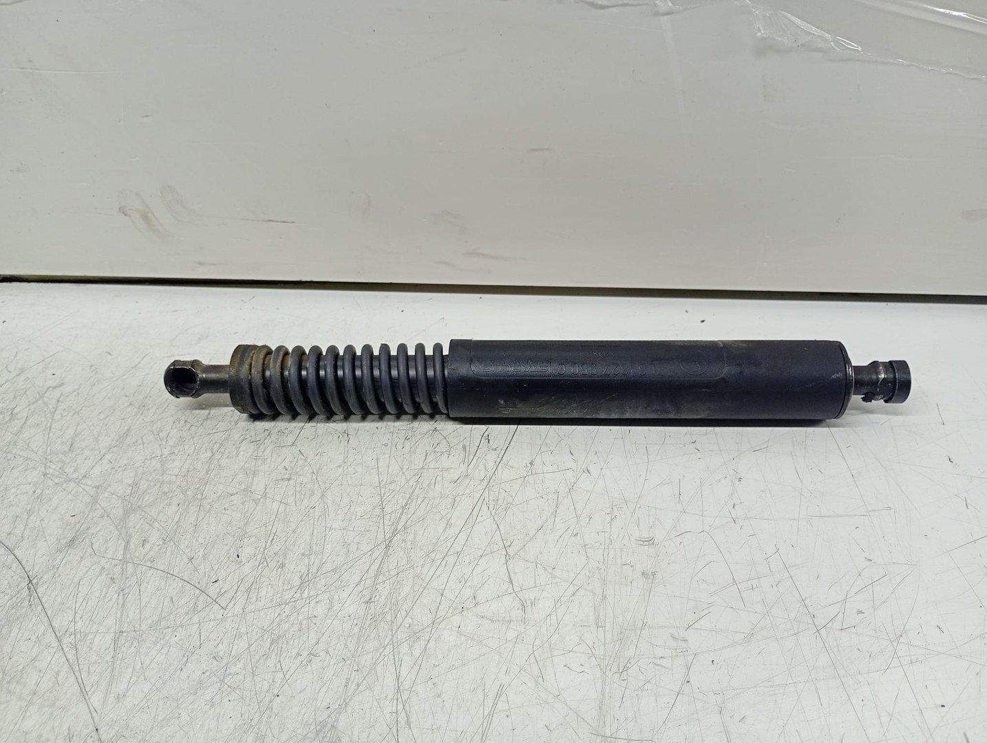 Amortizor haion 7L6827550C Volkswagen Touareg 1 (7L) (2002 - 2007)