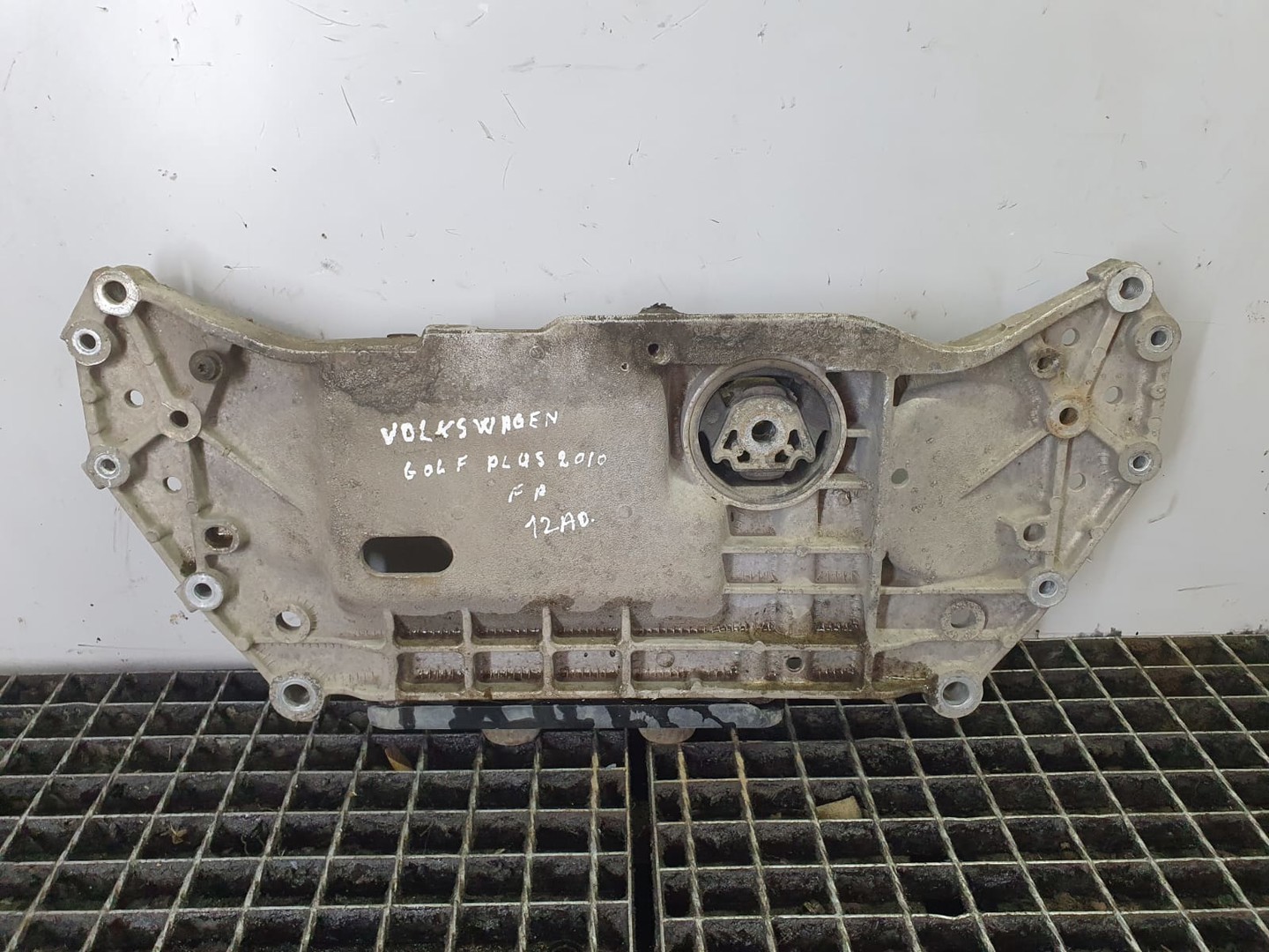 Cadru motor 1k0199369f Volkswagen Golf 5 (2003 - 2009)