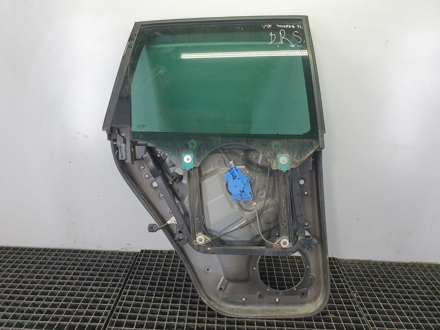Macara geam dreapta spate 7L6839730b Volkswagen Touareg 1 (7L) (2002 - 2007)