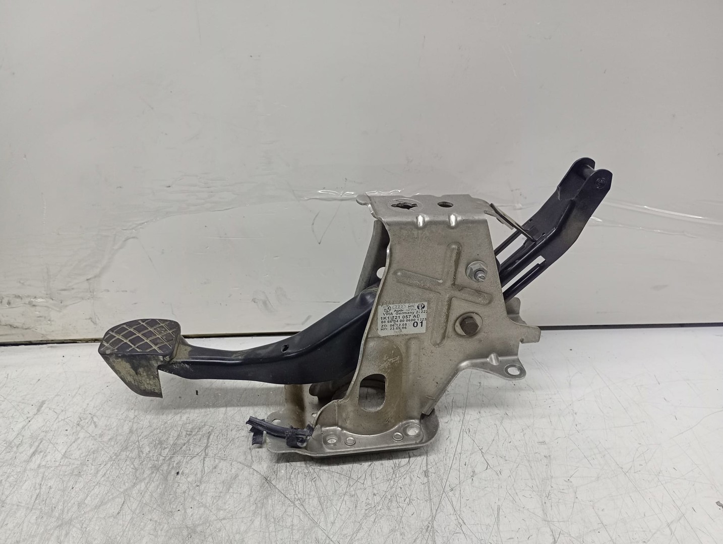 Pedala frana 1k1721057AD Volkswagen Passat B6 (2005 - 2010)
