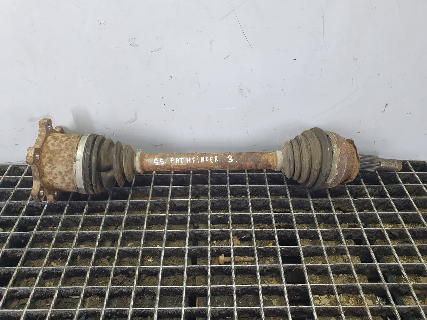 Planetara stanga spate Nissan Pathfinder R51 (2004 - 2010)