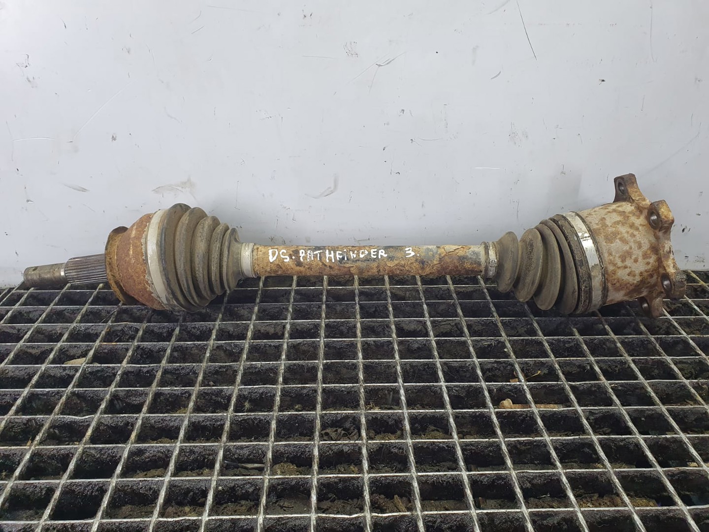 Planetara dreapta spate Nissan Pathfinder R51 (2004 - 2010)