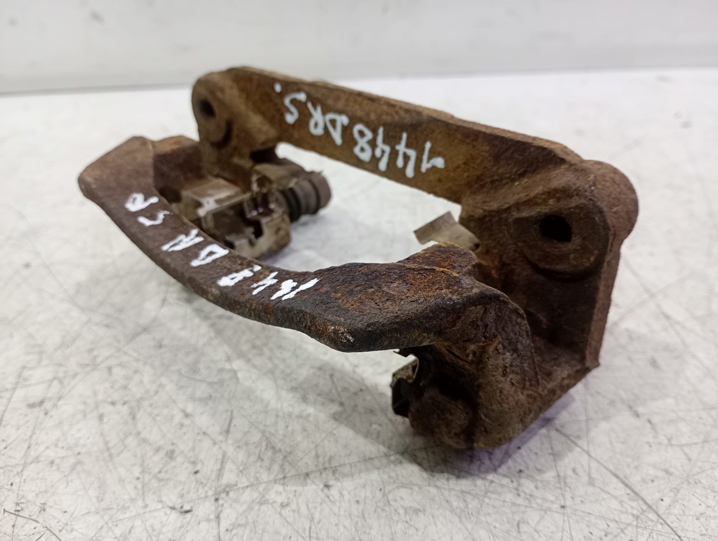 Suport etrier dreapta spate Subaru Forester 3 (2007 - 2011)