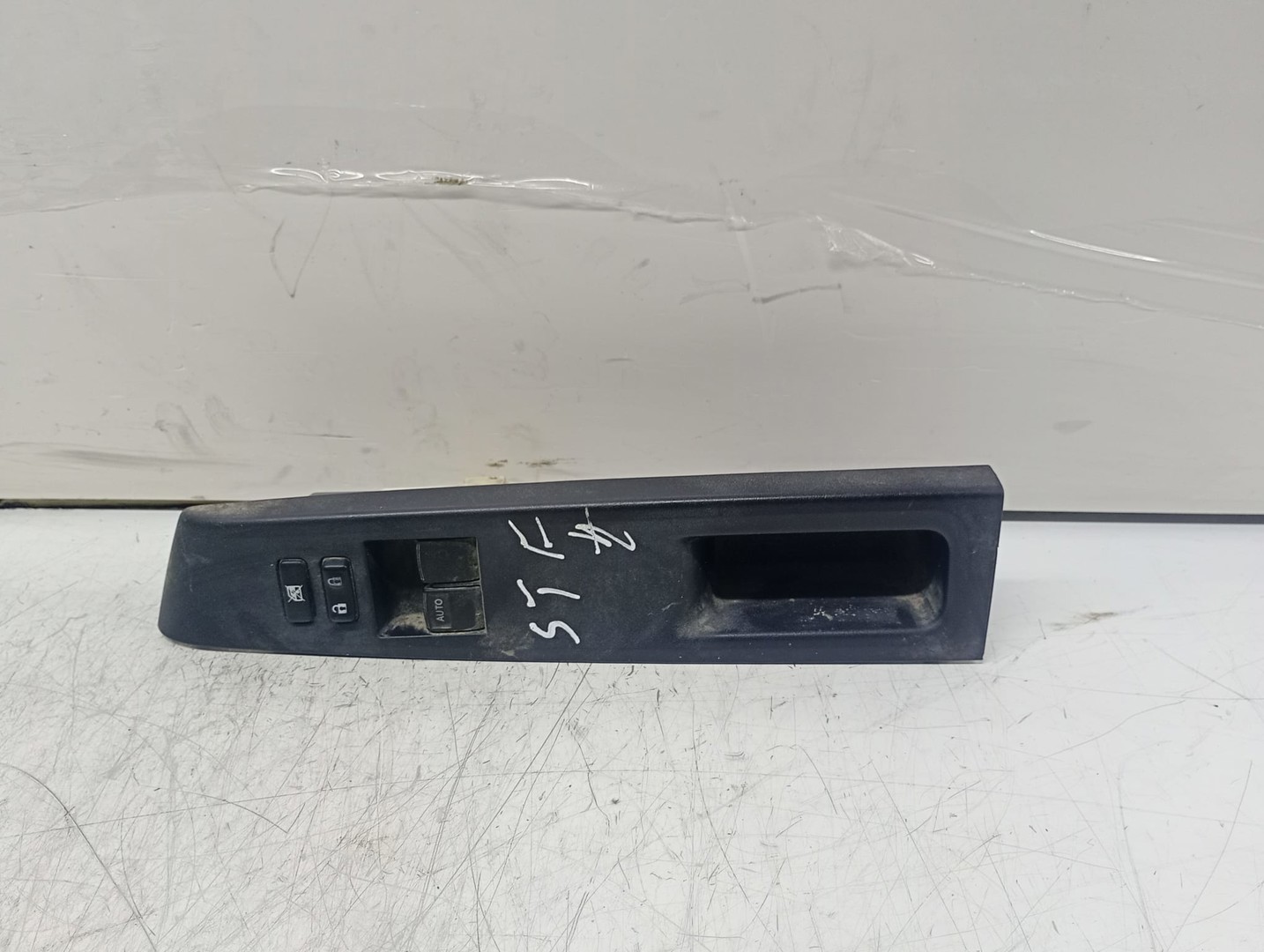 Buton geam 74232-0D330 Toyota Yaris XP130 (2011 - 2014)
