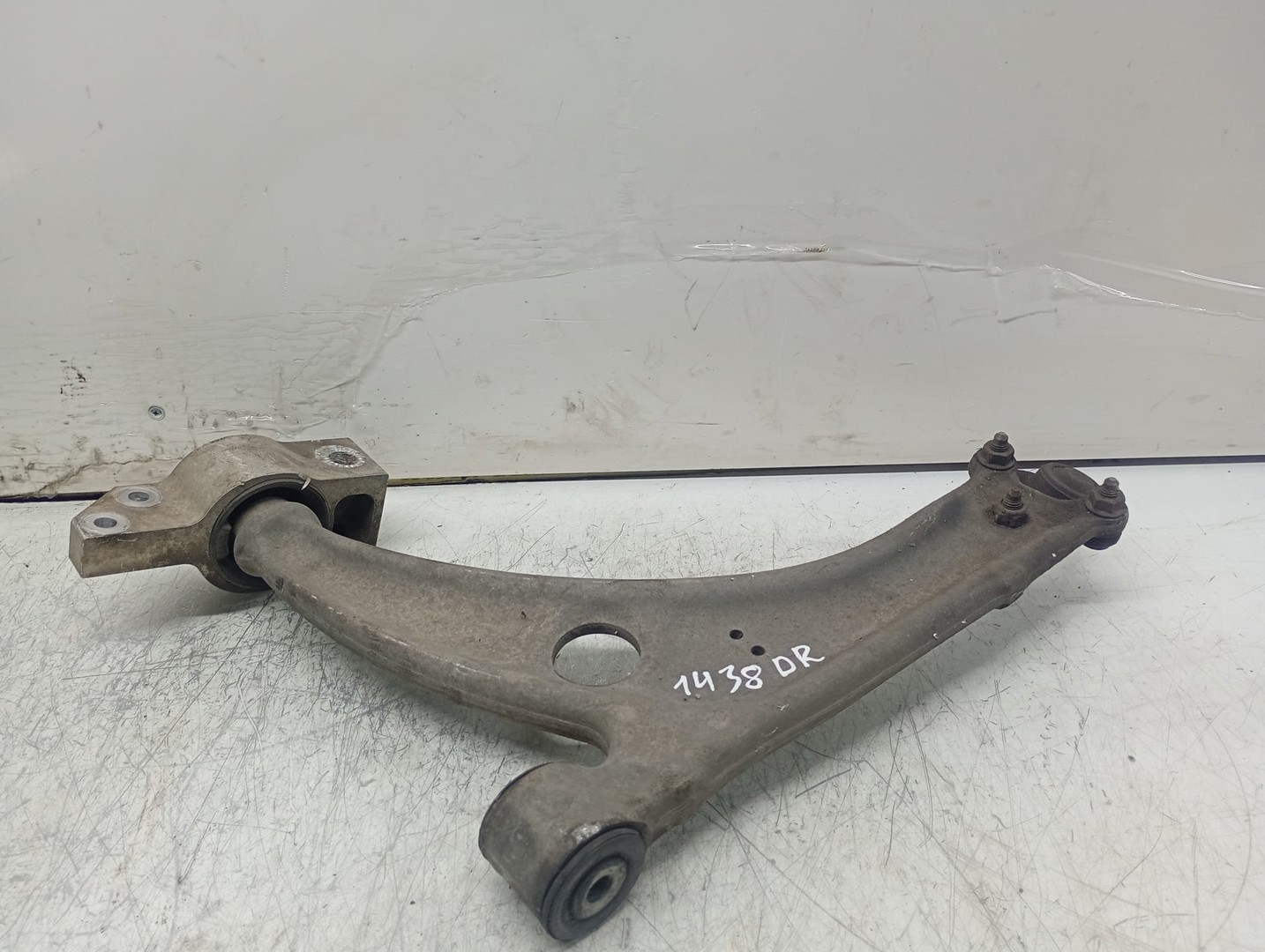 Brat suspensie dreapta fata 3C0407153B Volkswagen Passat B6 (2005 - 2010)