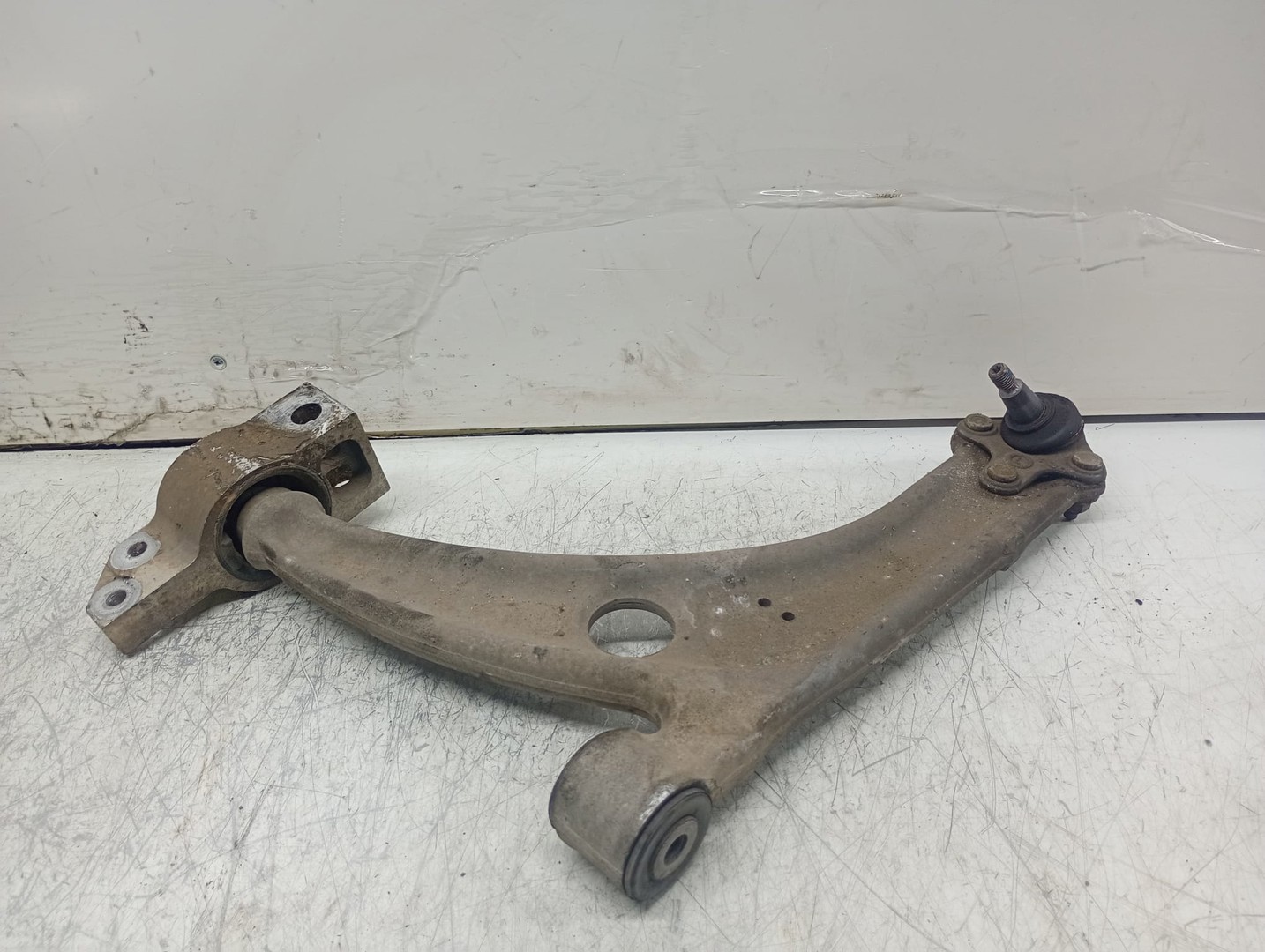 Brat suspensie stanga fata 3C0407153B Volkswagen Passat B6 (2005 - 2010)