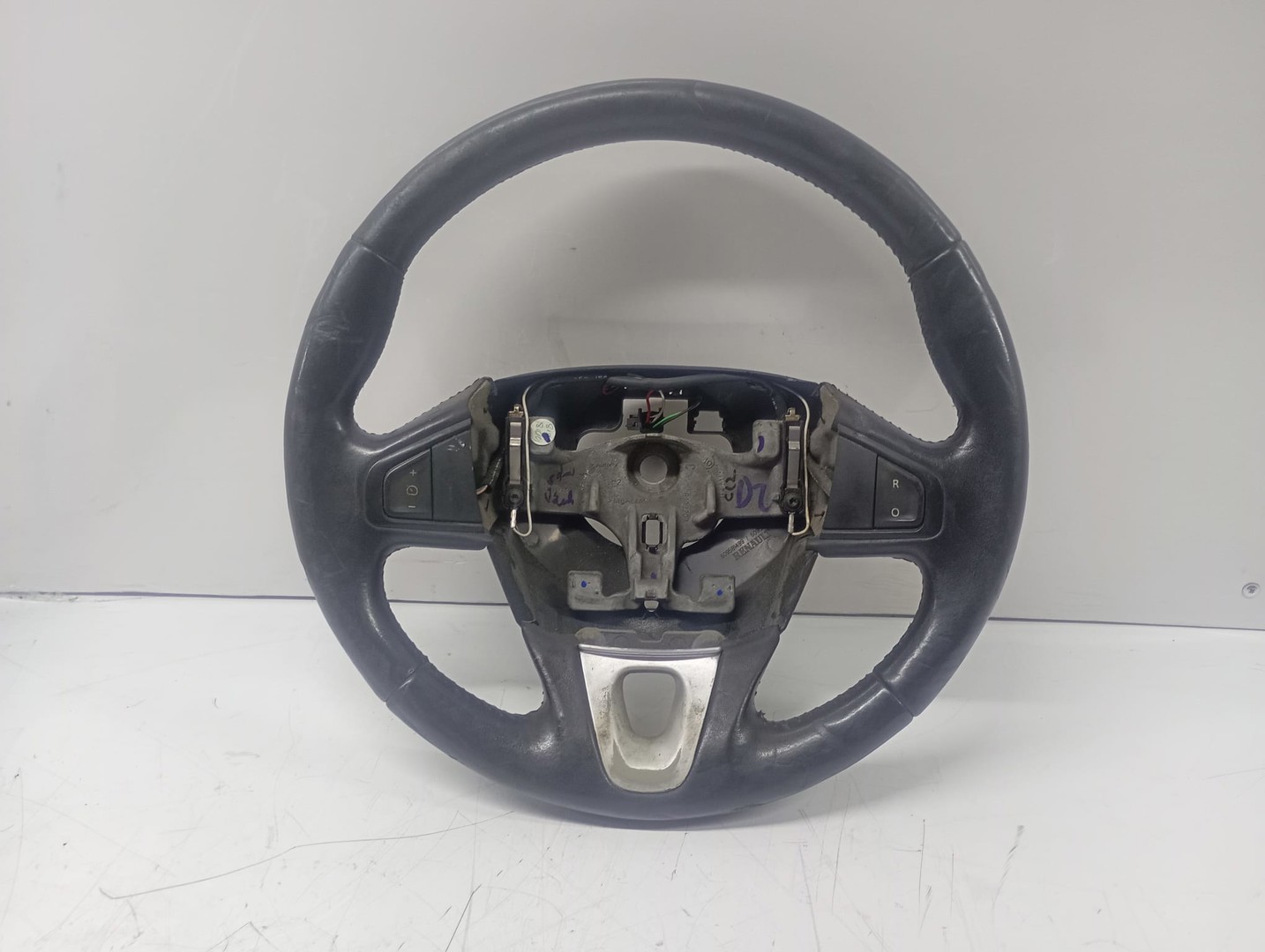 Volan in 3 spite cu comenzi 609581499 Renault Scenic 3 (2009 - 2012)