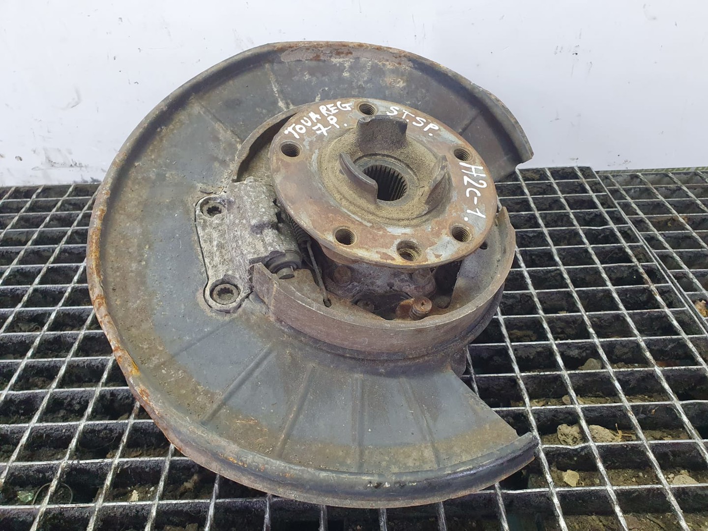 Fuzeta stanga spate 7p0609403h Volkswagen Touareg 2 (7P) (2010 - 2014)