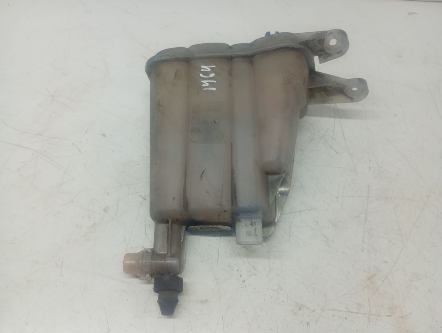 Vas expansiune 8k0121405e Audi A4 B8/8K (2007 - 2011)