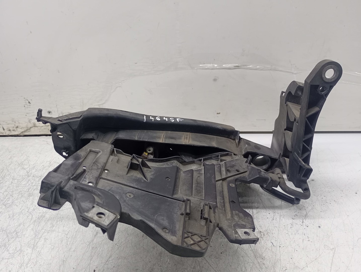 Suport far stanga 8K0805607 Audi A4 B8/8K (2007 - 2011)