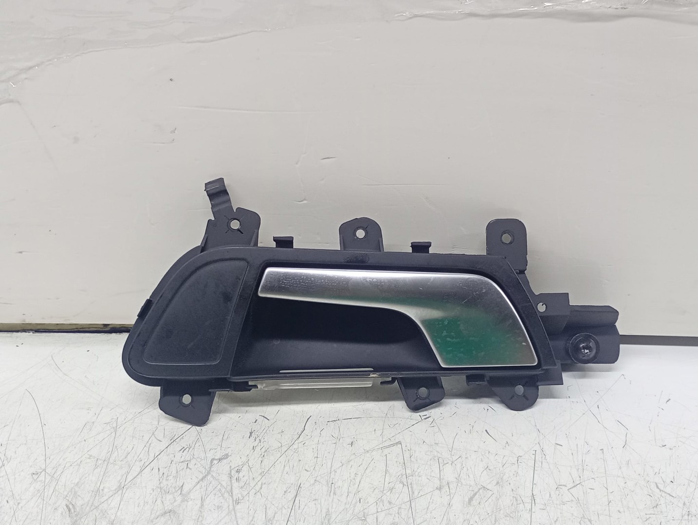 Maner interior stanga spate 8K0839019 Audi A4 B8/8K (2007 - 2011)