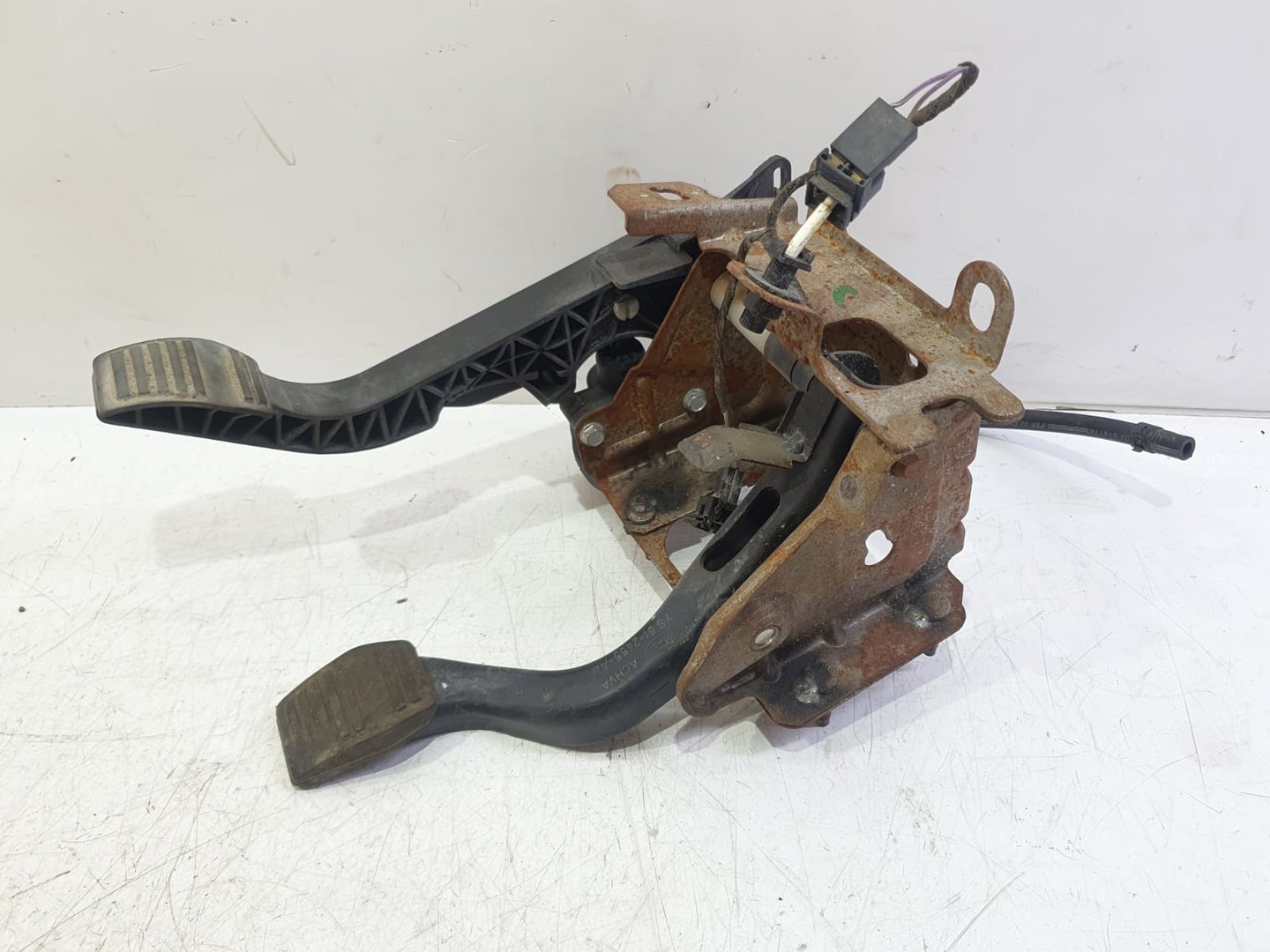 Pod pedalier xs61-7520-bd Ford Fiesta 5 (2001 - 2007)