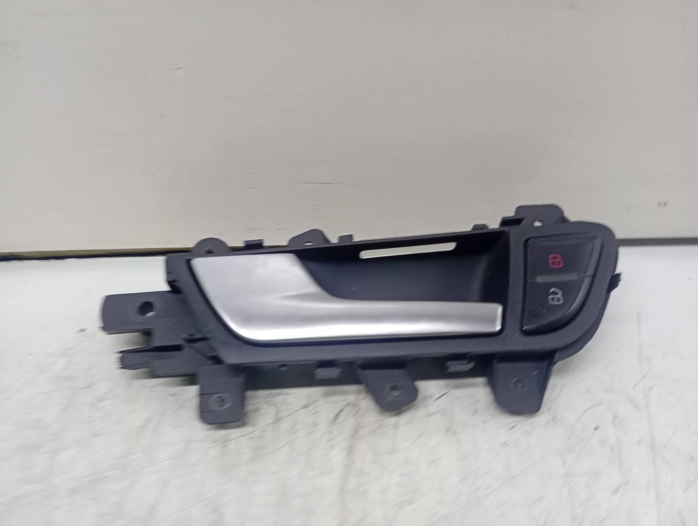 Maner interior stanga fata 8K0837019 Audi A4 B8/8K (2007 - 2011)