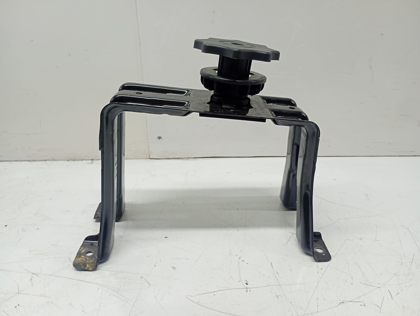 Suport roata rezerva 8k0302715a Audi A4 B8/8K (2007 - 2011)