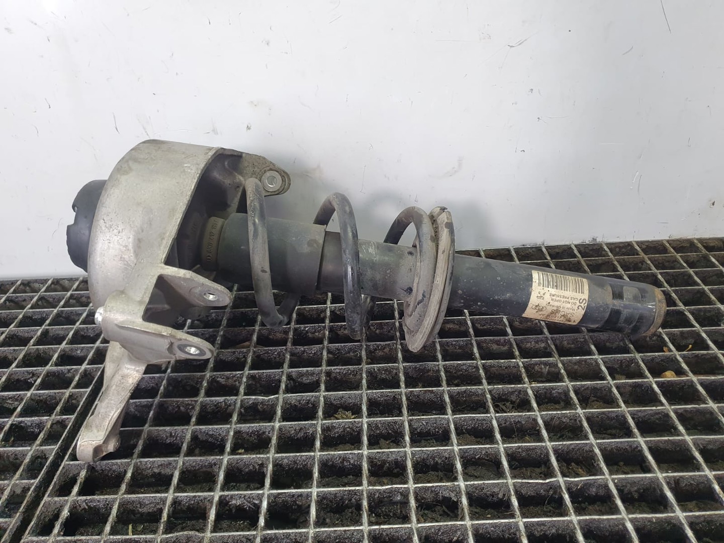 Amortizor cu arc stanga fata 8t0413031af Audi A4 B8/8K (2007 - 2011)