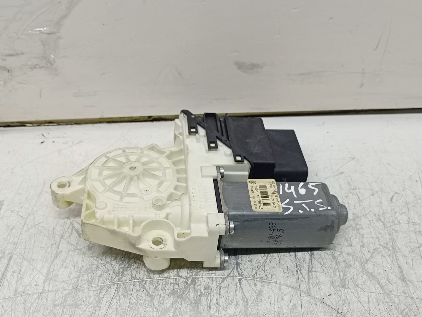 Motoras geam stanga spate 1k0959703 Volkswagen Passat B6 (2005 - 2010)