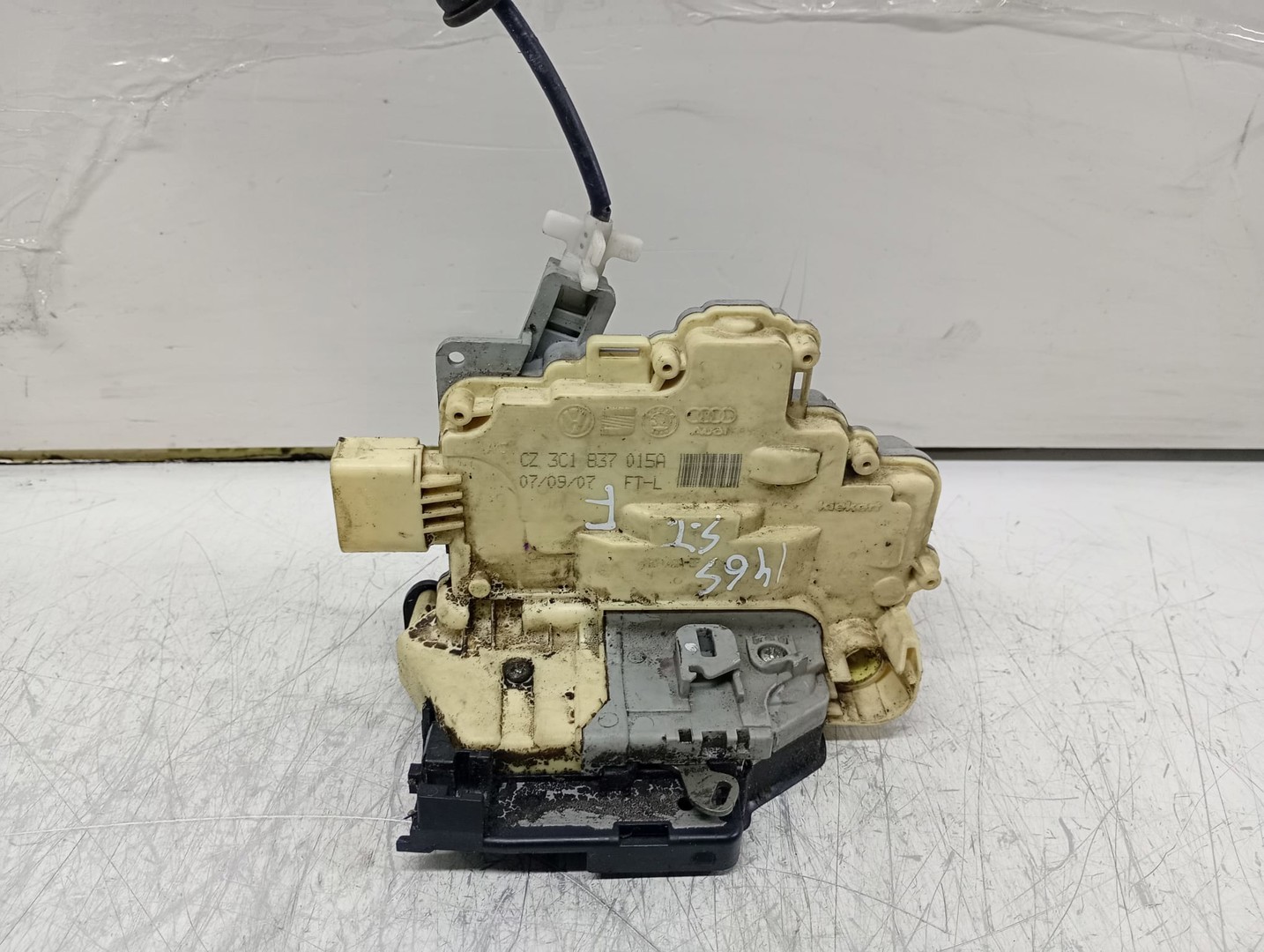 Broasca stanga fata 3C1837015a Volkswagen Passat B6 (2005 - 2010)