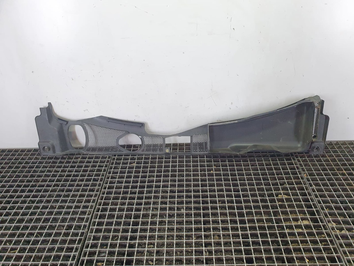 Grila stergatoare parbriz 8k1819447 Audi A4 B8/8K (2007 - 2011)