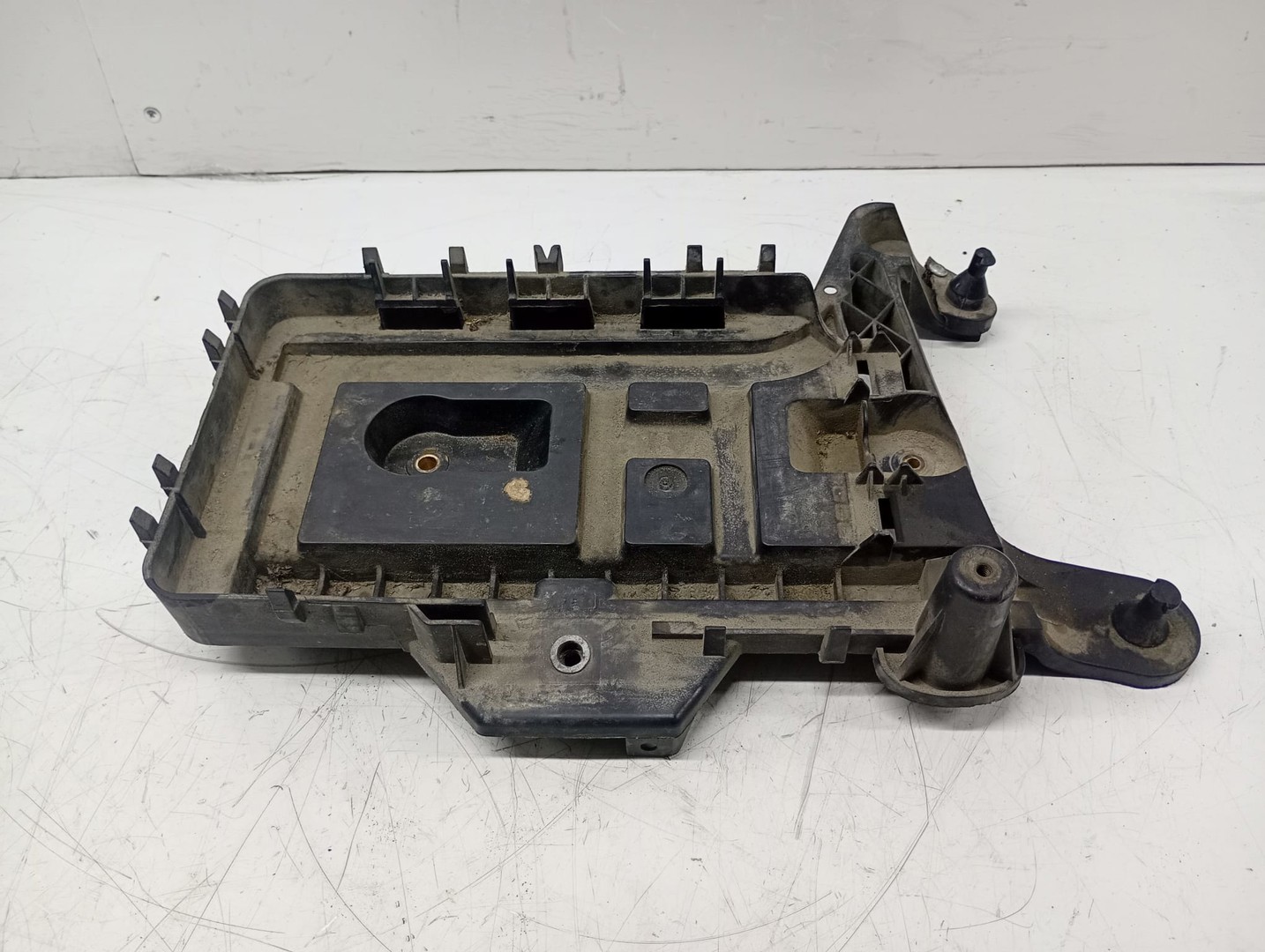 Suport baterie 1k0915333c Volkswagen Passat B6 (2005 - 2010)
