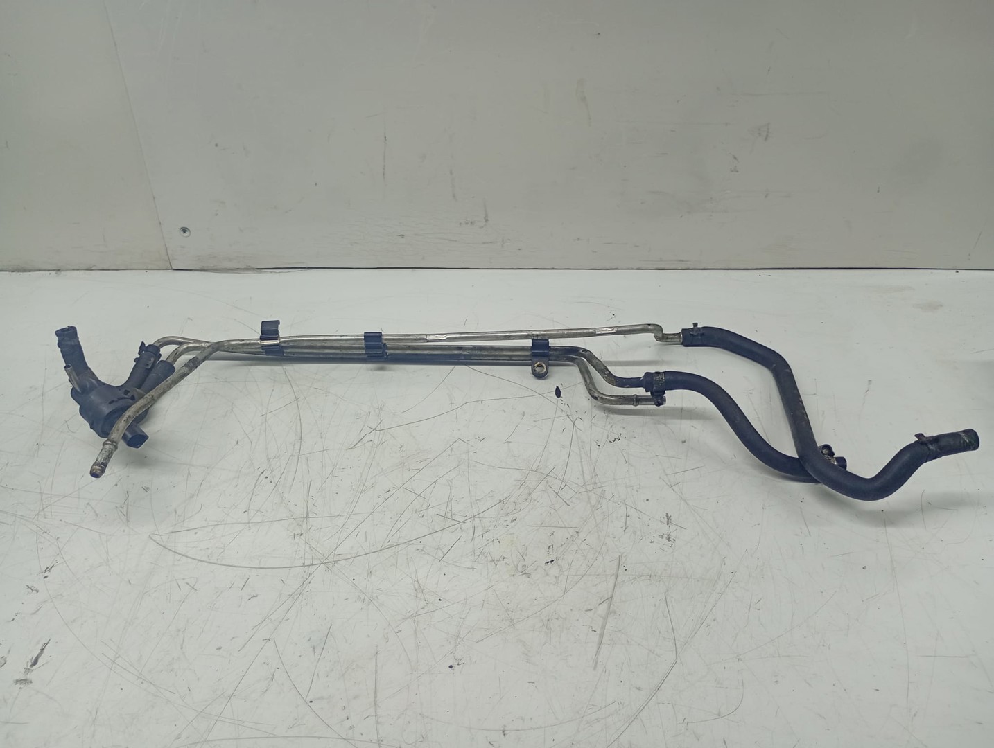 Conducta combustibil D-1b1n Volkswagen Passat B6 (2005 - 2010)