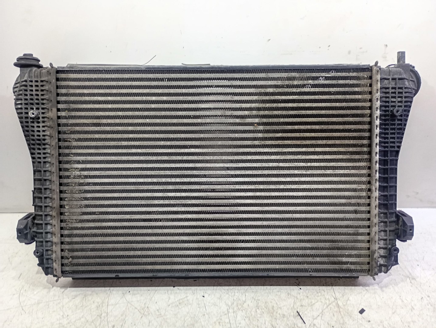 Radiator intercooler 3c0145805p Volkswagen Passat B6 (2005 - 2010)
