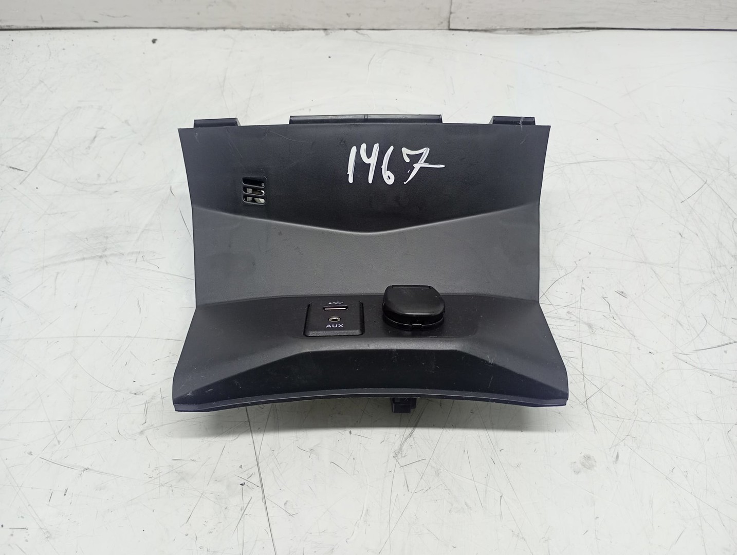 Slot USB 681044cc0a Nissan X-Trail T32 (facelift) (2017 - 2020)