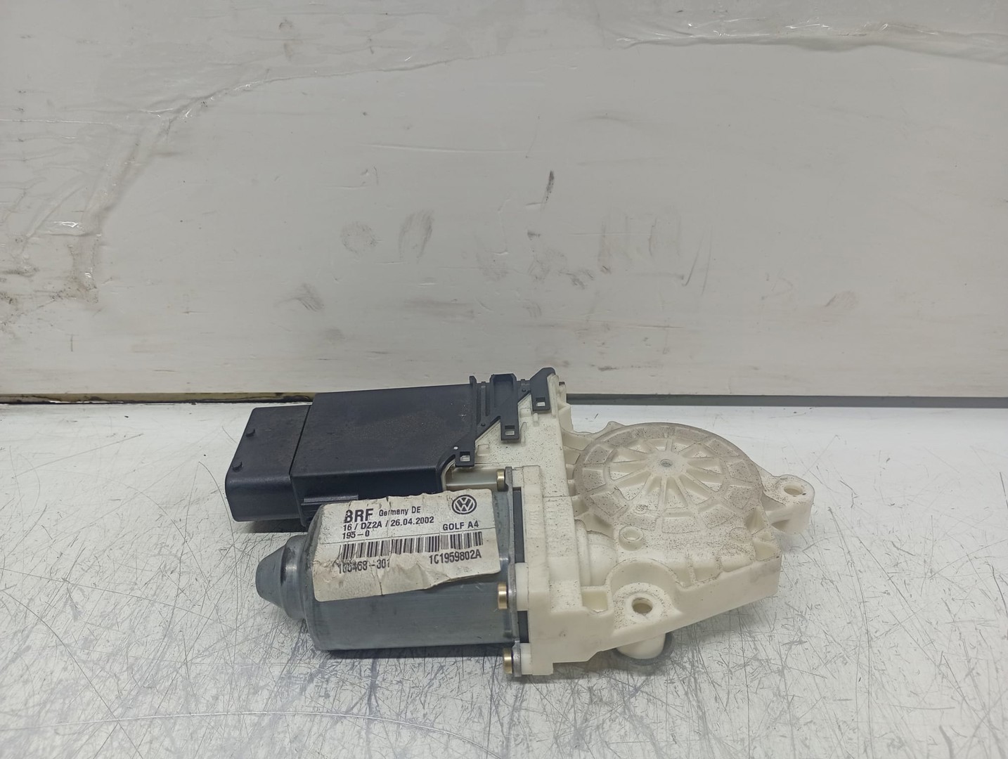 Motoras geam dreapta fata 1c1959802A Volkswagen Golf 4 (1997 - 2006)