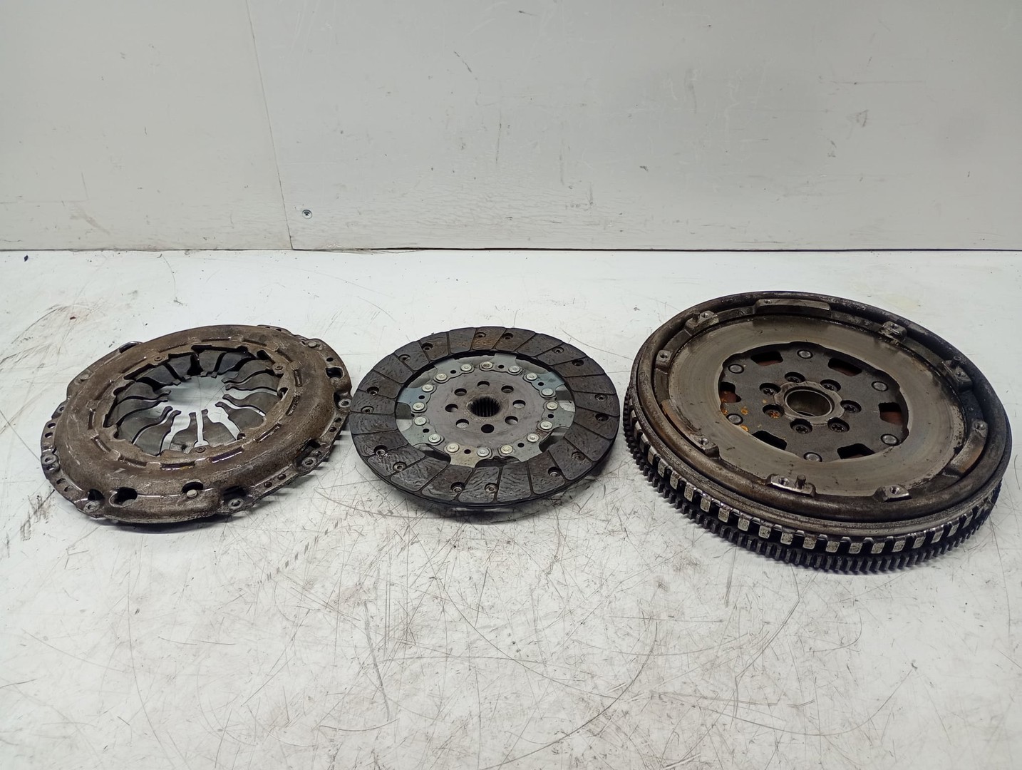 Kit ambreiaj volanta cu masa dubla 323083710 Renault Laguna 3 (2007 - 2011)