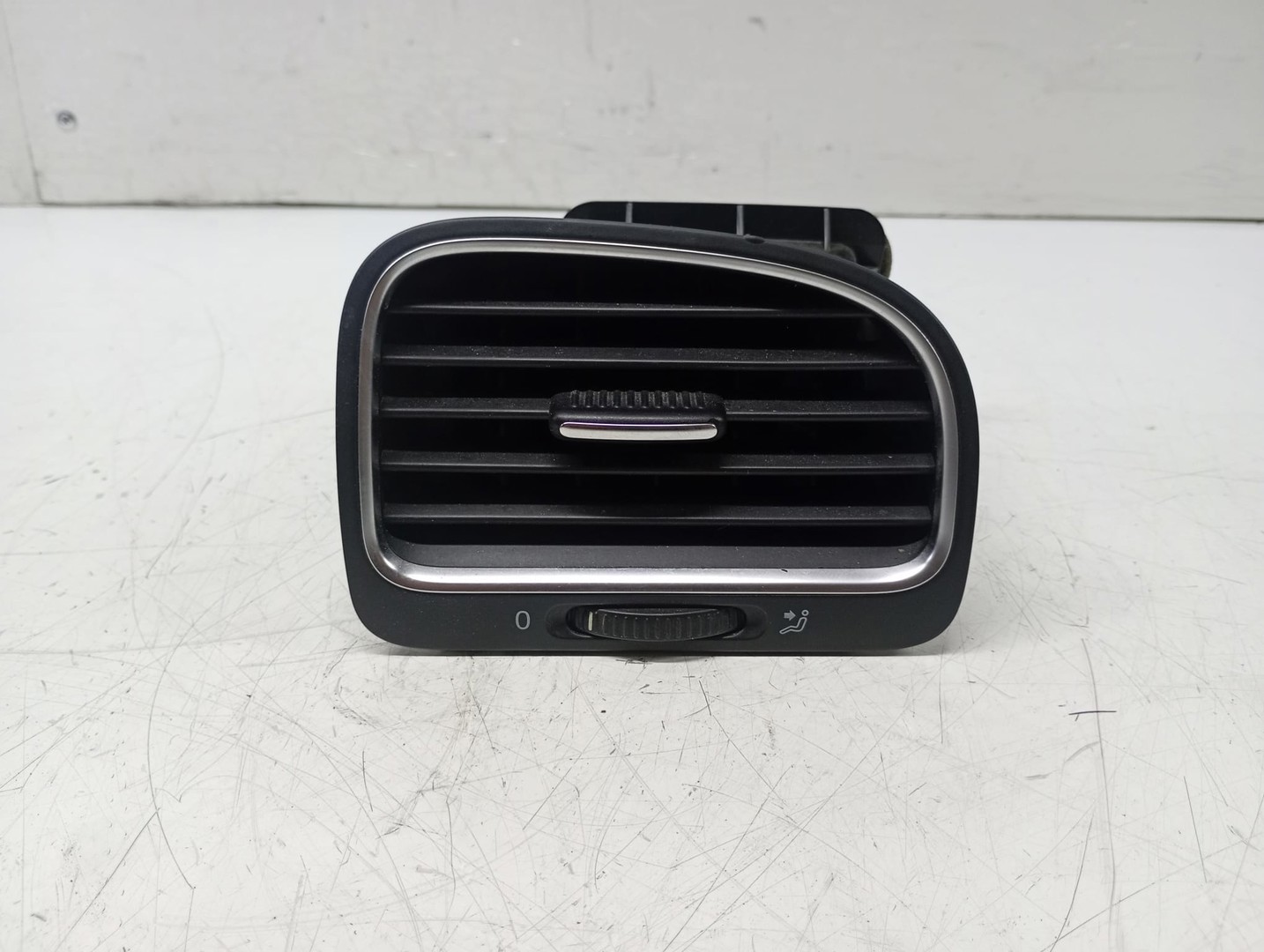 Grila ventilatie 5k0819710 Volkswagen Golf 6 (2008 - 2015)
