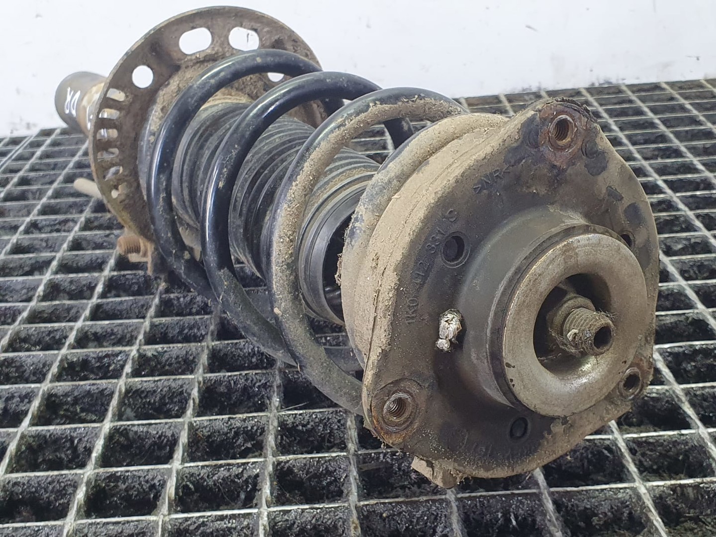 Amortizor cu arc dreapta fata 1k0413031bh Volkswagen Golf 6 (2008 - 2015)