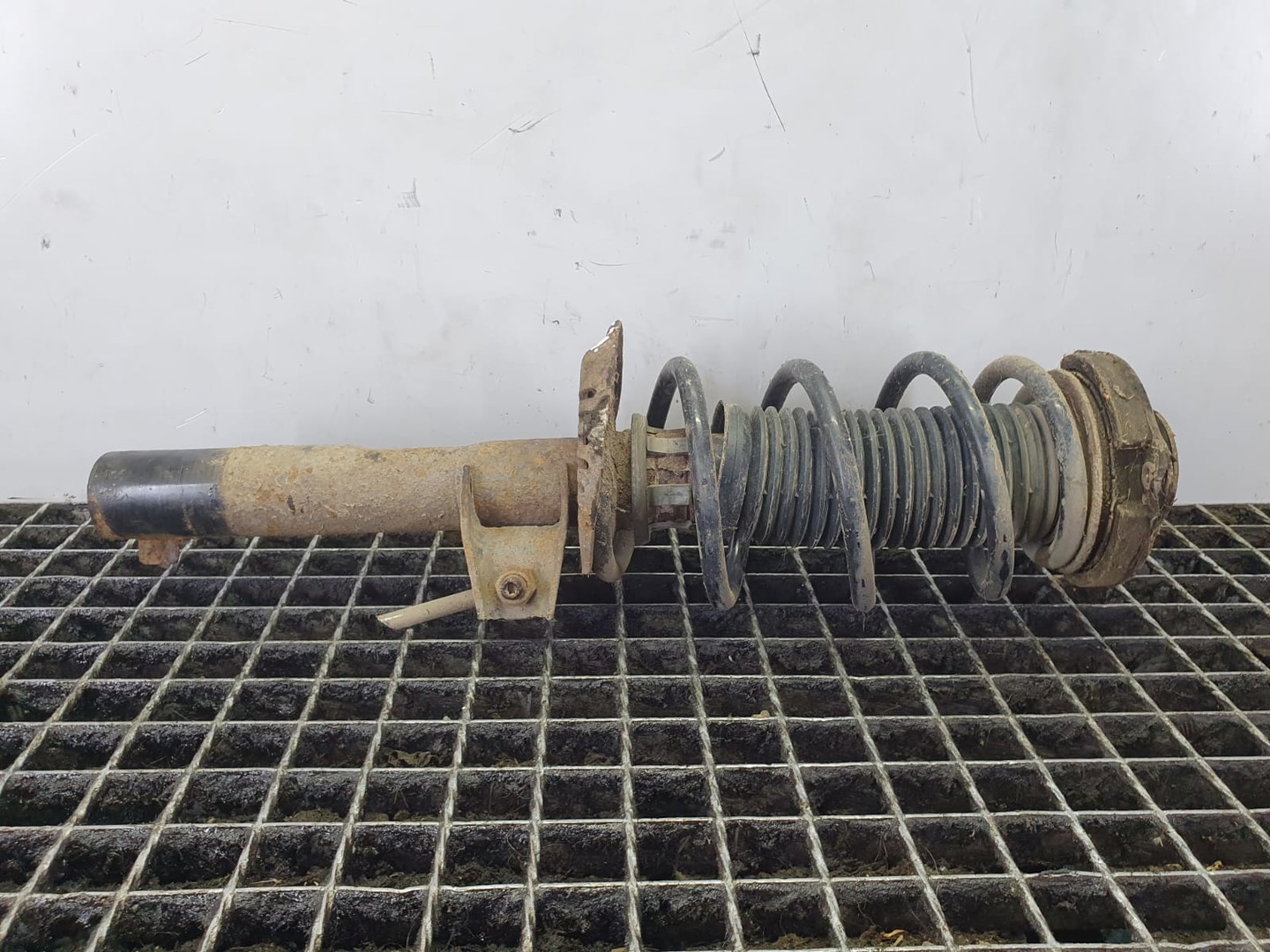 Amortizor cu arc stanga fata 1k0413031bh Volkswagen Golf 6 (2008 - 2015)