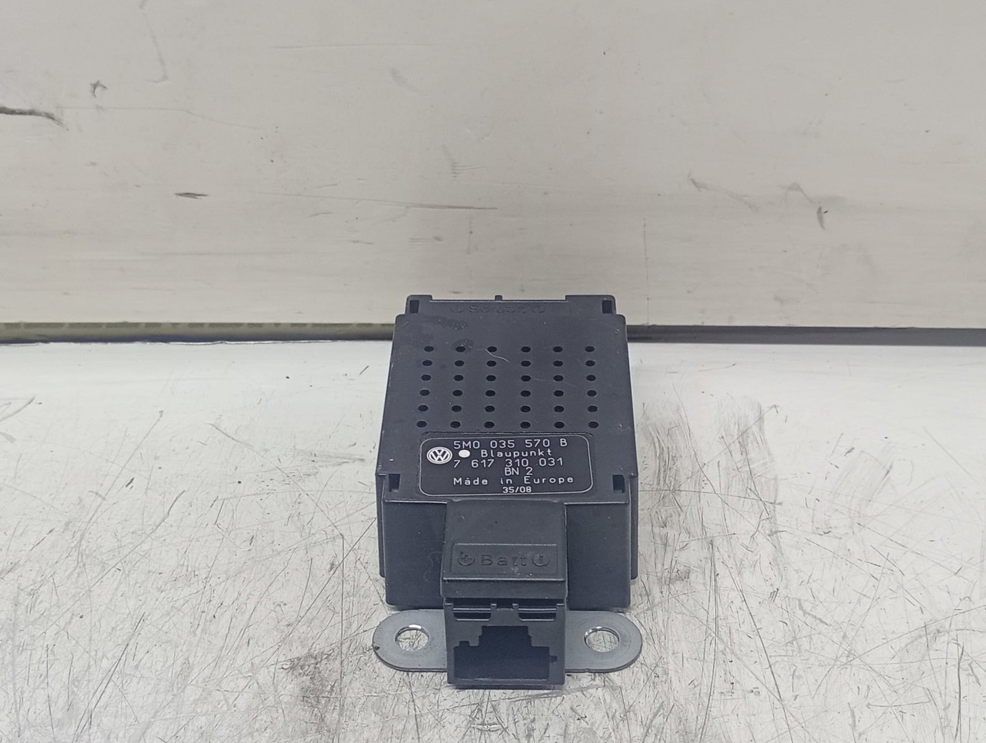 Amplificator antena 5M0035570B Volkswagen Golf 6 (2008 - 2015)