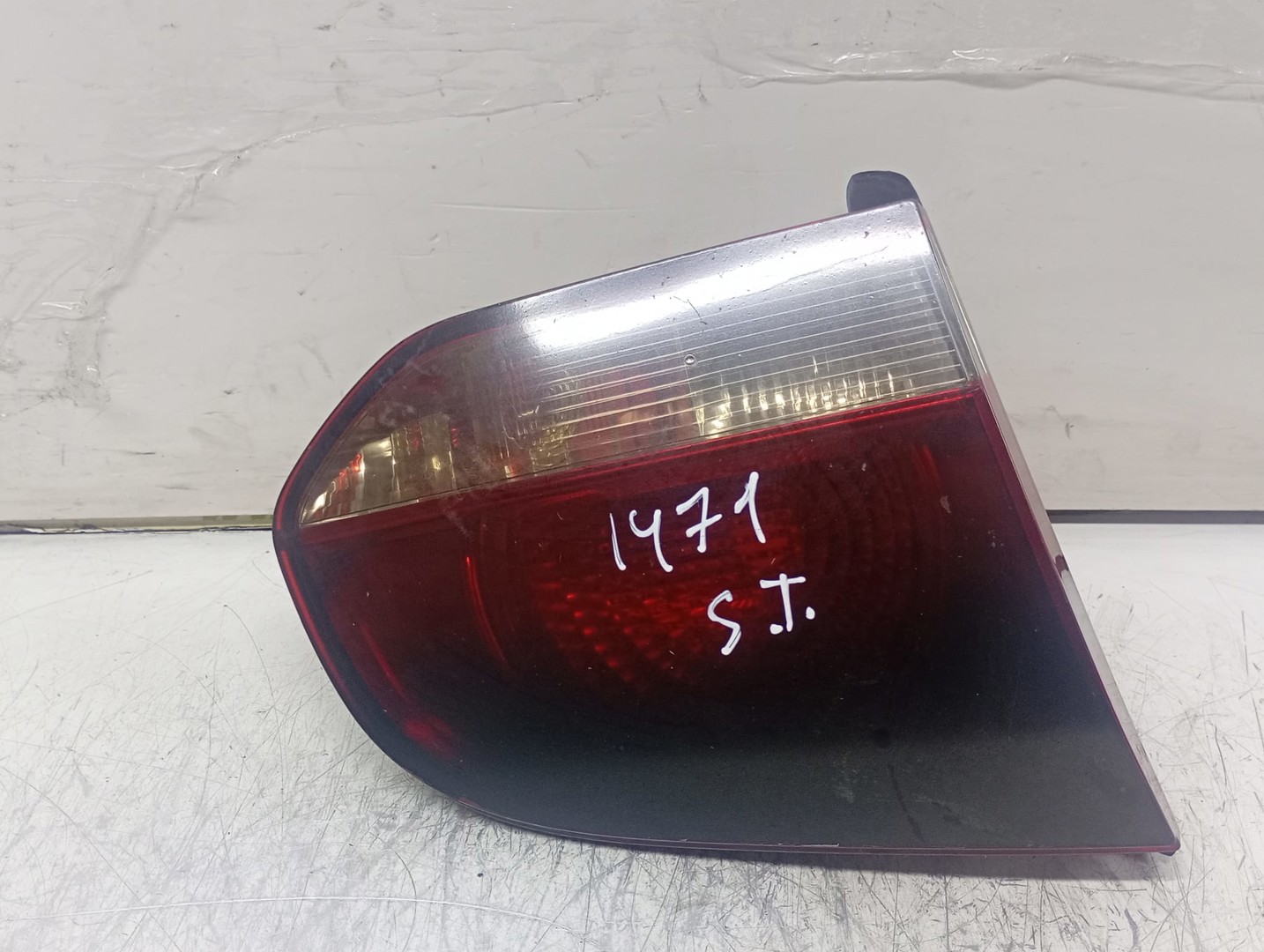 Stop stanga haion 5K0945093F Volkswagen Golf 6 (2008 - 2015)