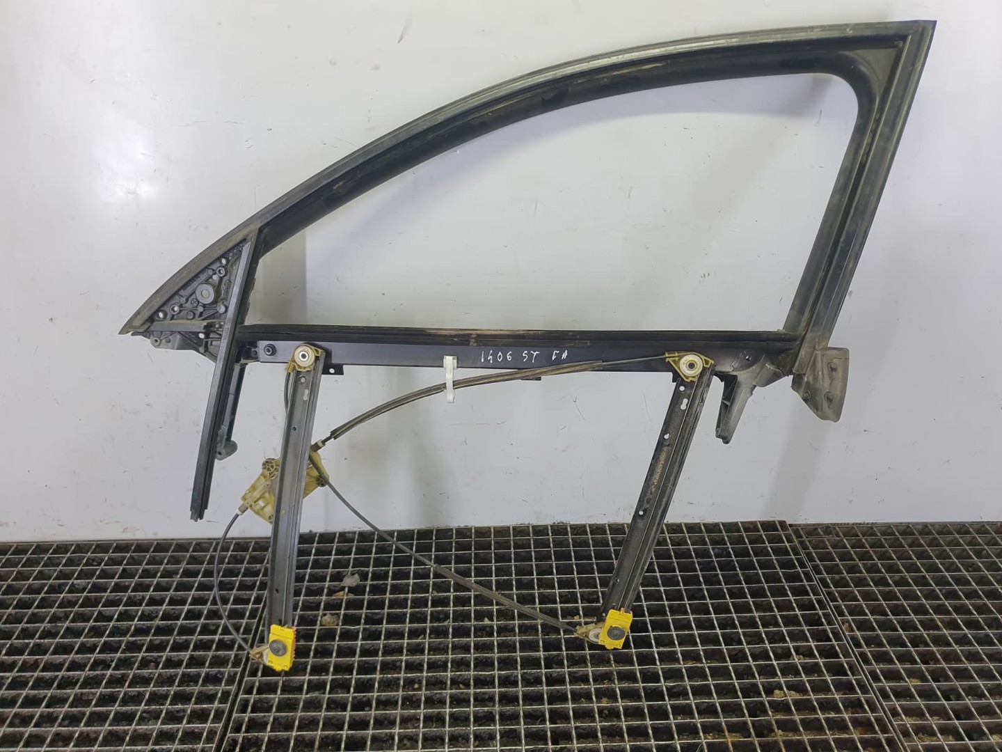 Rama usa stanga fata 4f0837629 Audi A6 4F/C6 (2004 - 2008)
