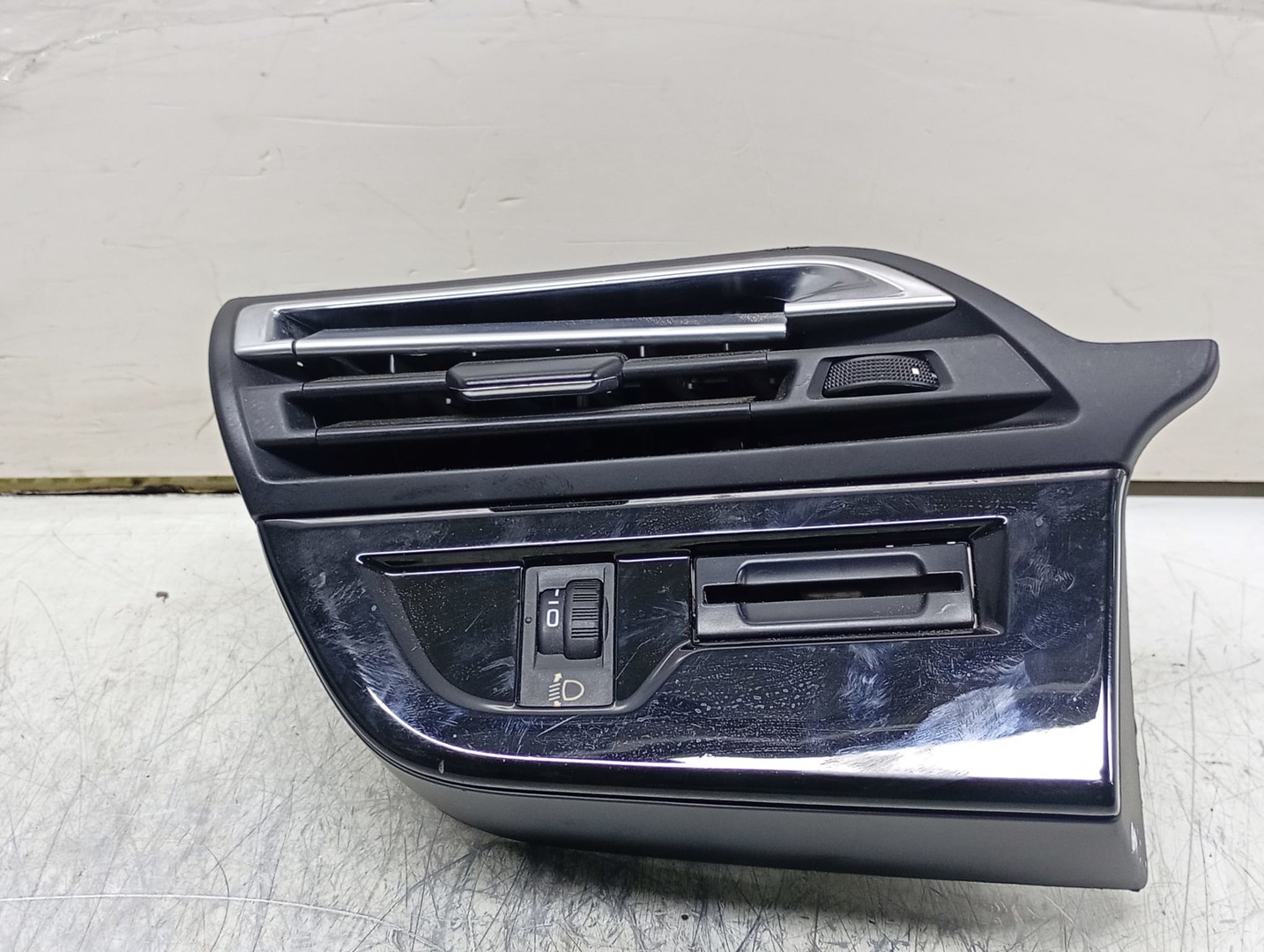 Grila ventilatie bord 967797677a Citroen C4 Picasso 2 (2013 - 2017)