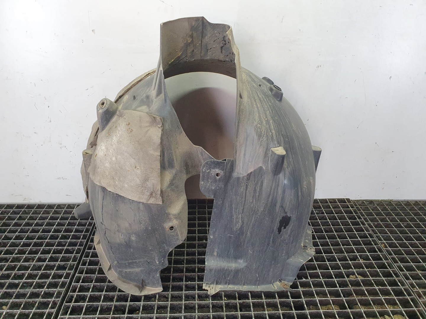 Carenaj roata fata stanga 9806458180 Citroen C4 Picasso 2 (2013 - 2017)