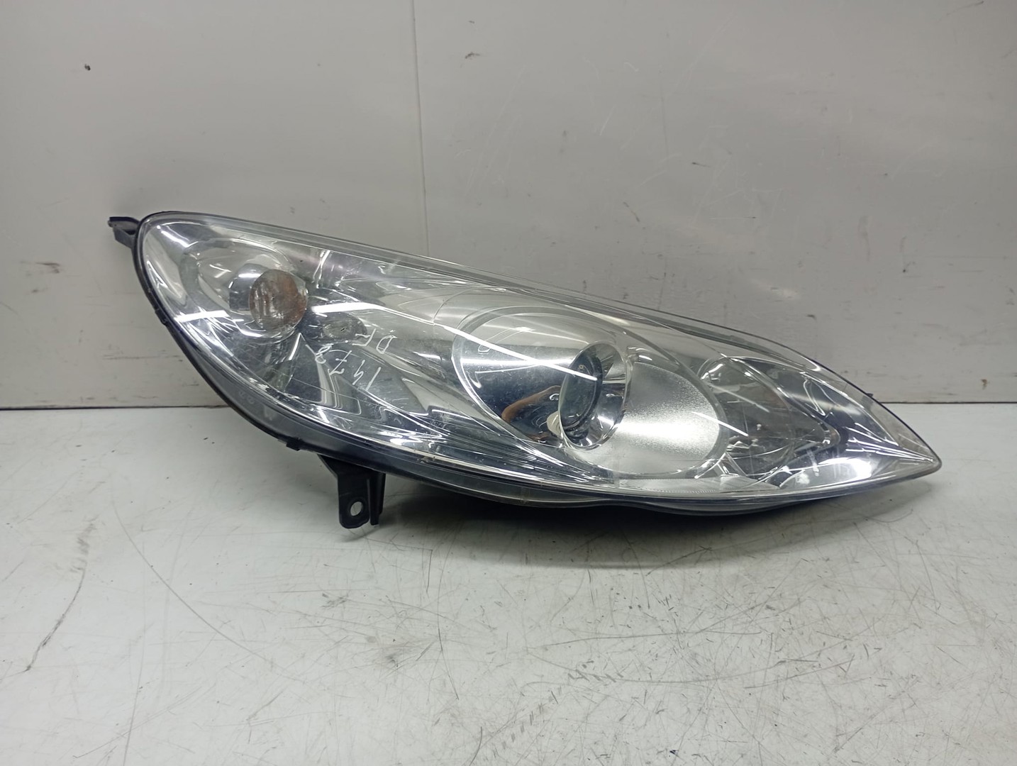 Far dreapta 301213274 Peugeot 407 1 (2004 - 2010)