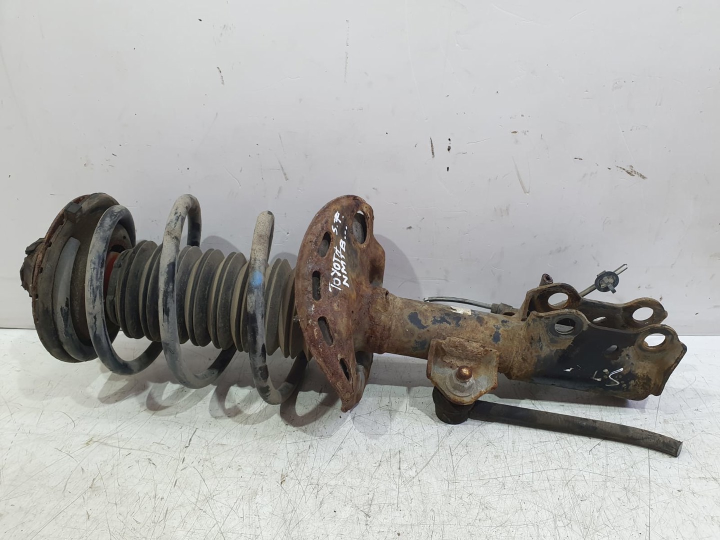 Amortizor cu arc stanga fata 48520-02e80 Toyota Corolla E160 (2012 - 2016)